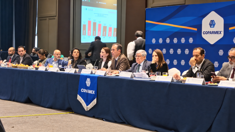 Participantes en la reunión de la Comisión Fiscal Nacional de Coparmex.
